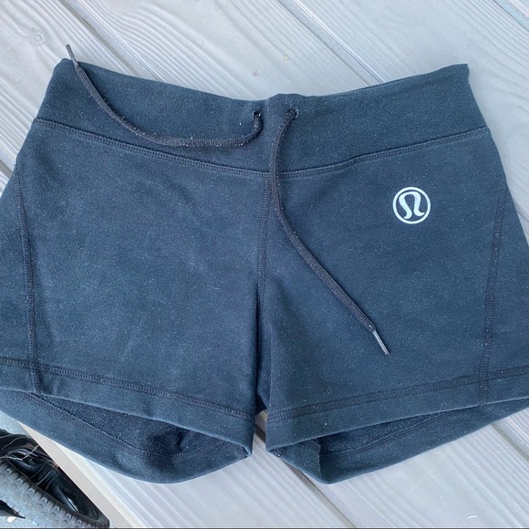 GUC lululemon shorts - Picture 2 of 4